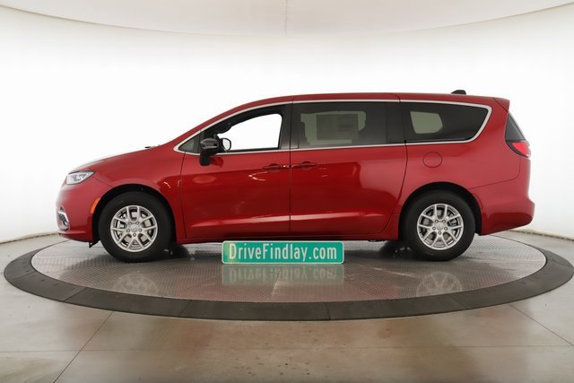 New 2026 Chrysler Pacifica Select image 9
