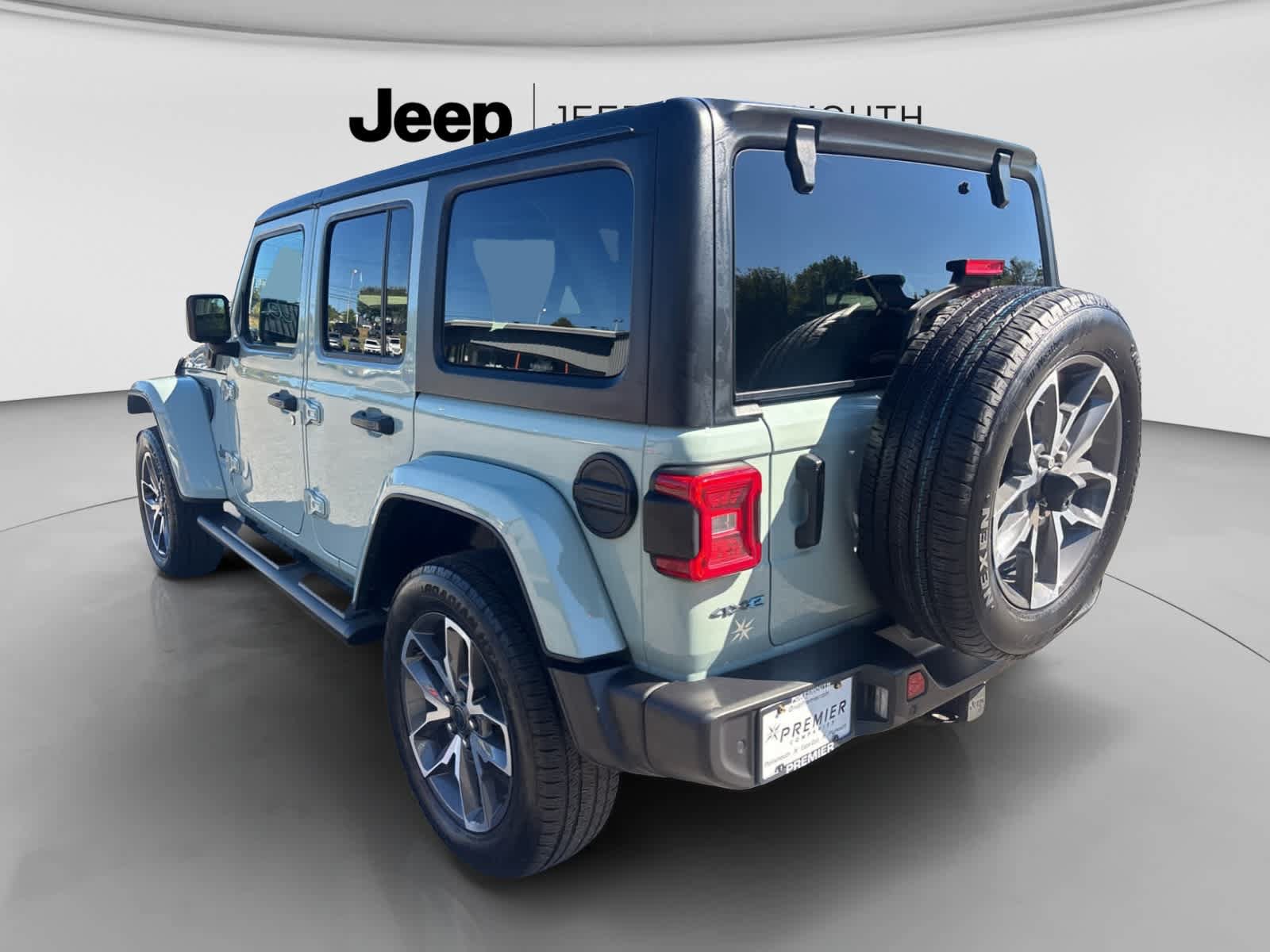 Used 2024 Jeep Wrangler Unlimited w/ Convenience Group AWD/4WD image 5