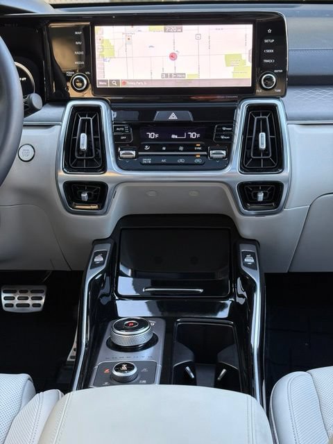 Used 2022 Kia Sorento SX Prestige w/ Panoramic Sunroof Package AWD/4WD image 20