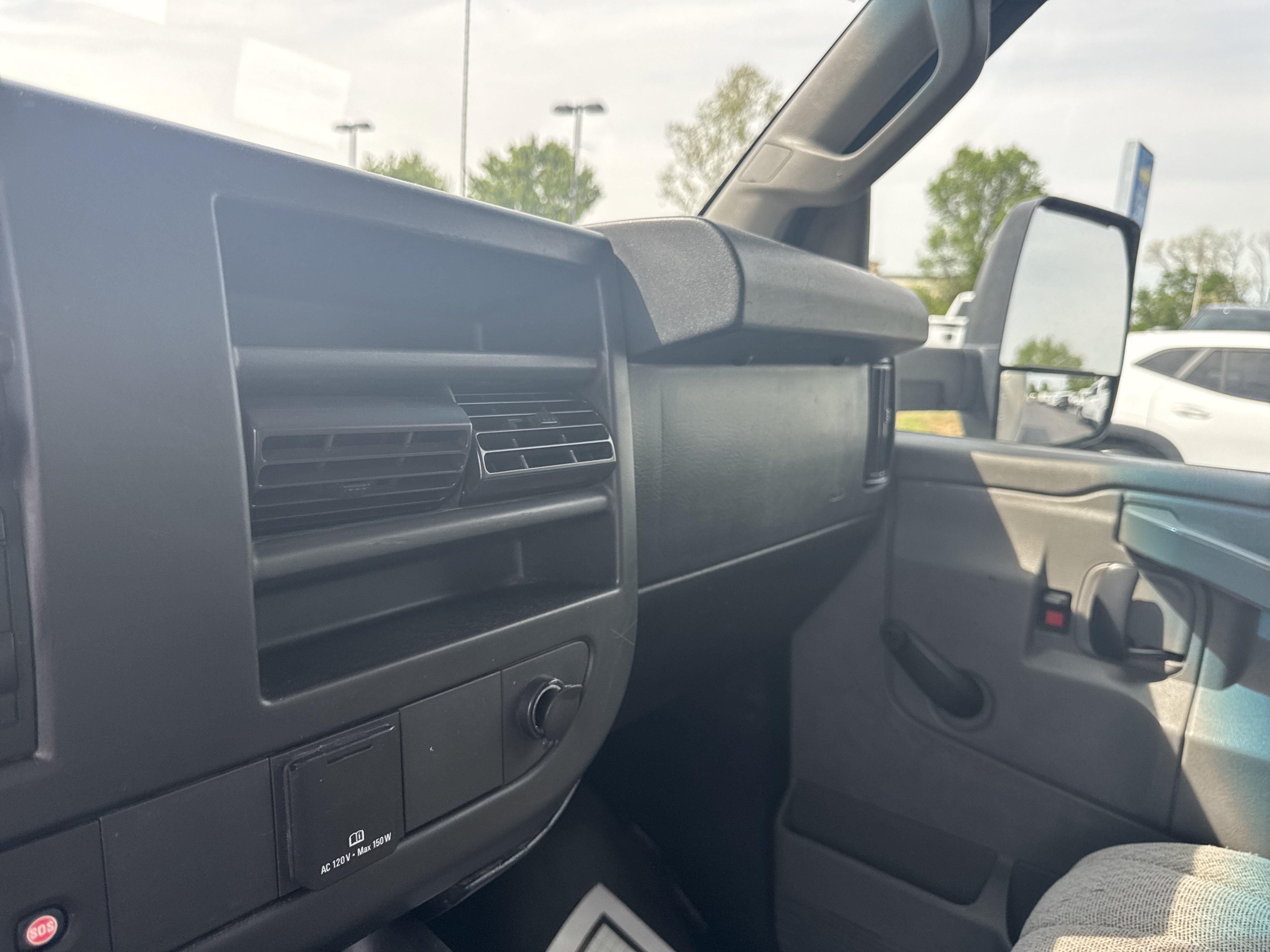 Used 2018 Chevrolet Express 3500 Extended w/ Driver Convenience Package RWD image 19