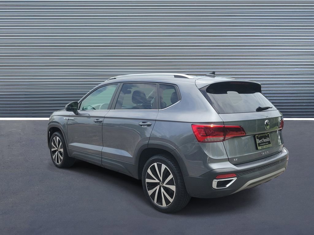 Used 2022 Volkswagen Taos SE FWD image 4