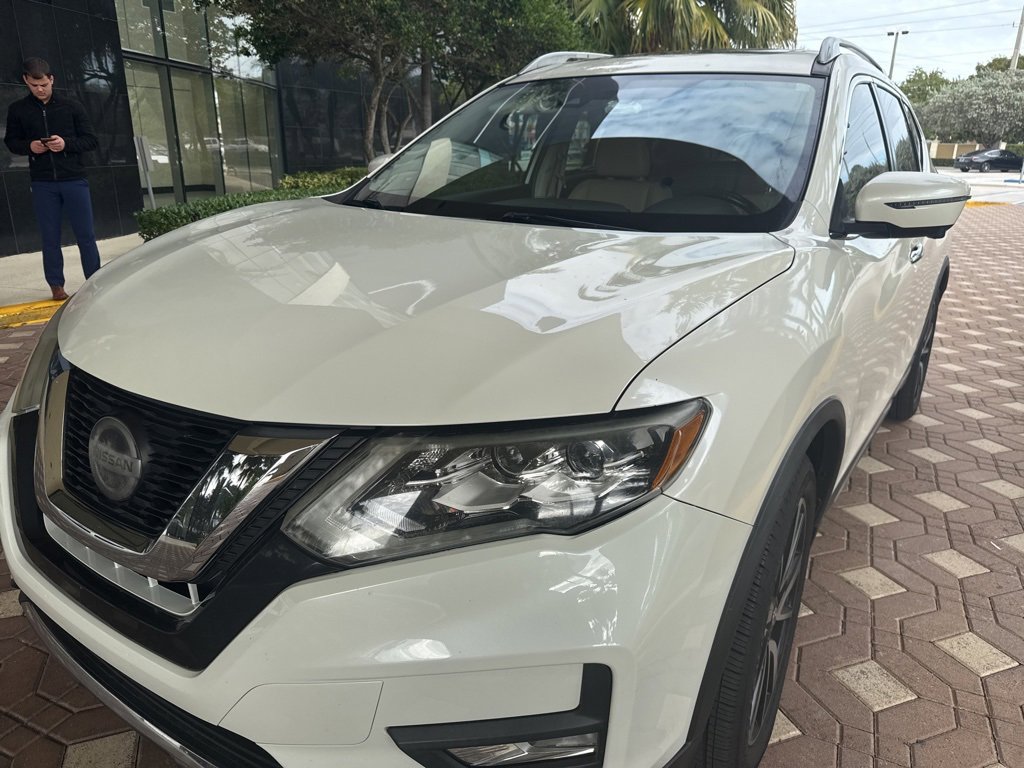 Used 2018 Nissan Rogue SL w/ Premium Package image 3