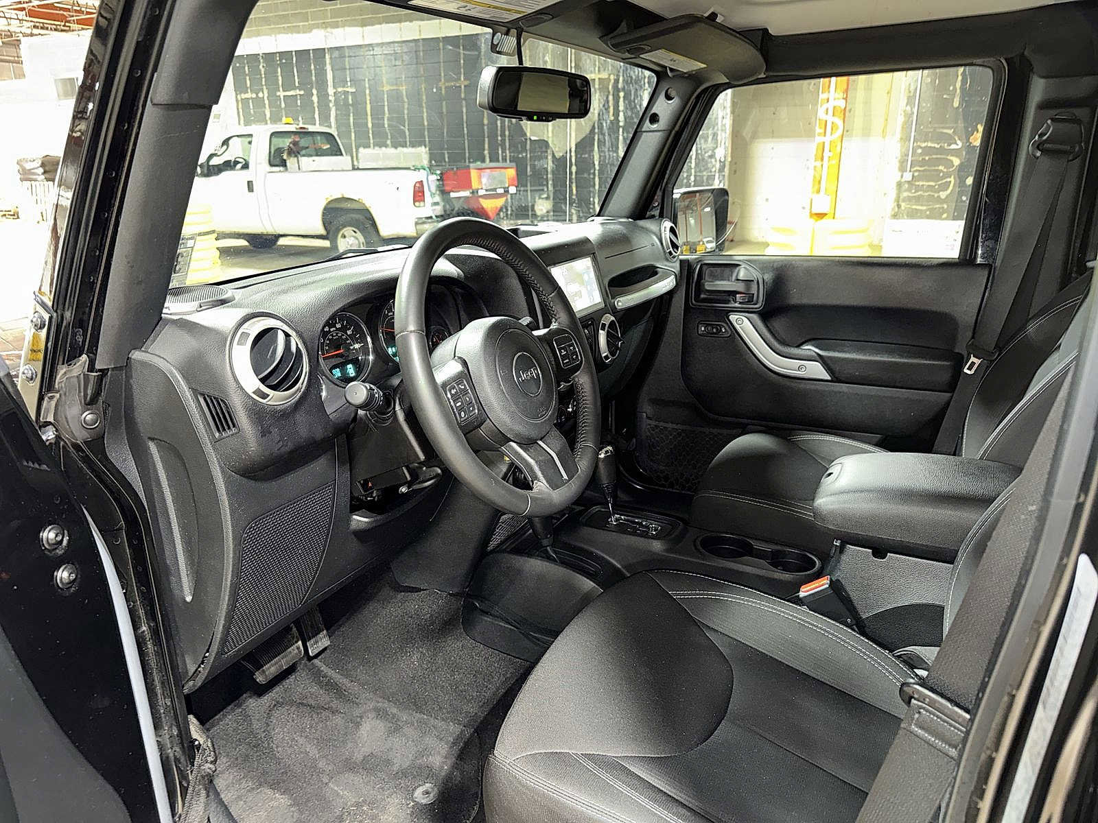 Used 2016 Jeep Wrangler Unlimited Sahara w/ Connectivity Group AWD/4WD image 26
