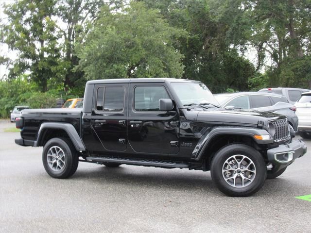 Used 2024 Jeep Gladiator Sport image 2