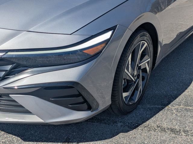 Used 2025 Hyundai Elantra SEL image 9