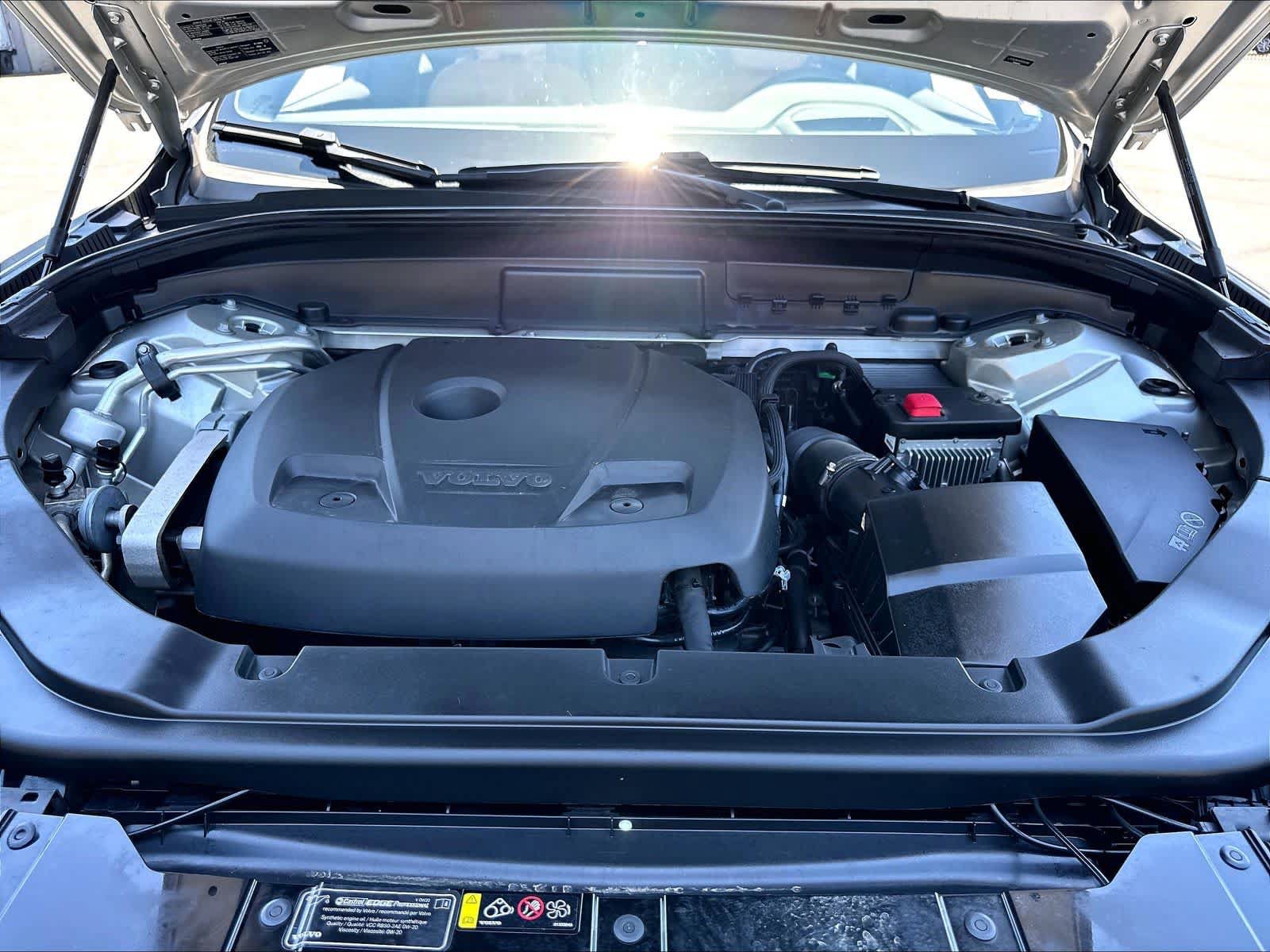 Used 2019 Volvo XC60 T5 Momentum w/ Advanced Package AWD/4WD image 13