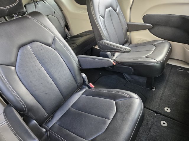 Used 2024 Chrysler Pacifica Touring-L FWD image 28