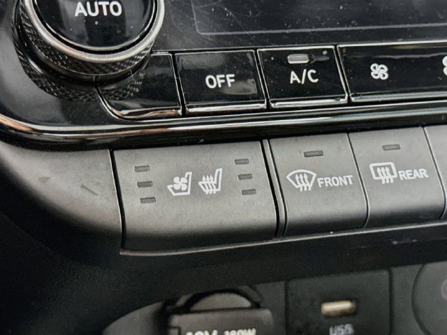 Certified 2025 Hyundai Elantra Limited FWD image 23