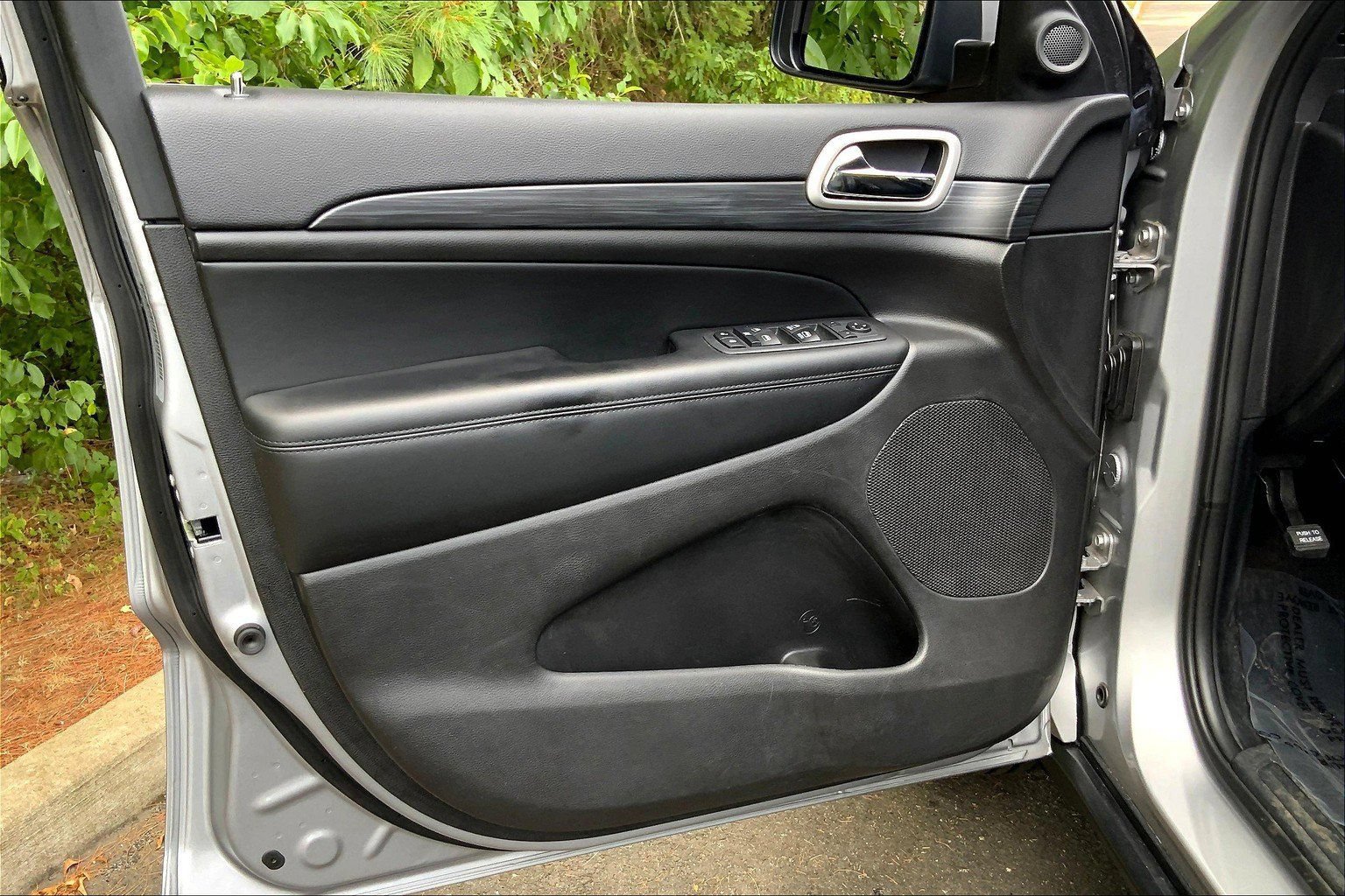Used 2020 Jeep Grand Cherokee Laredo AWD/4WD image 18