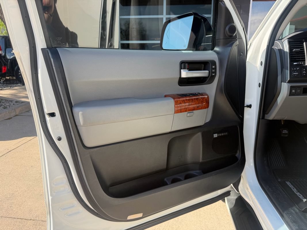 Used 2018 Toyota Sequoia Platinum AWD/4WD image 17
