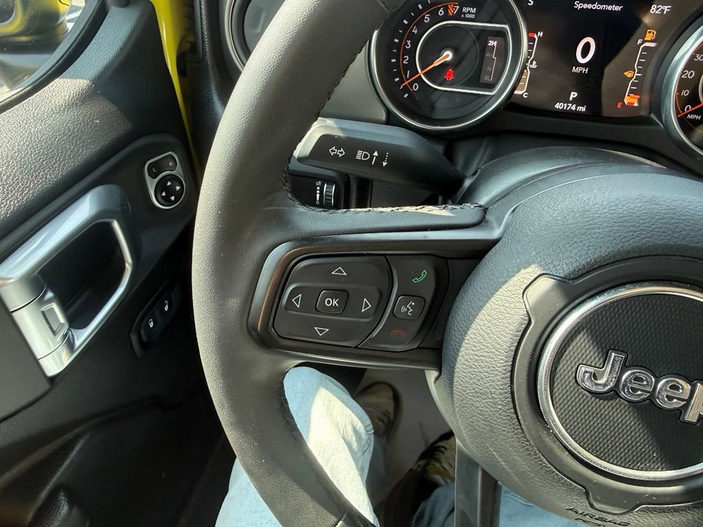 Used 2023 Jeep Gladiator Sport AWD/4WD image 16