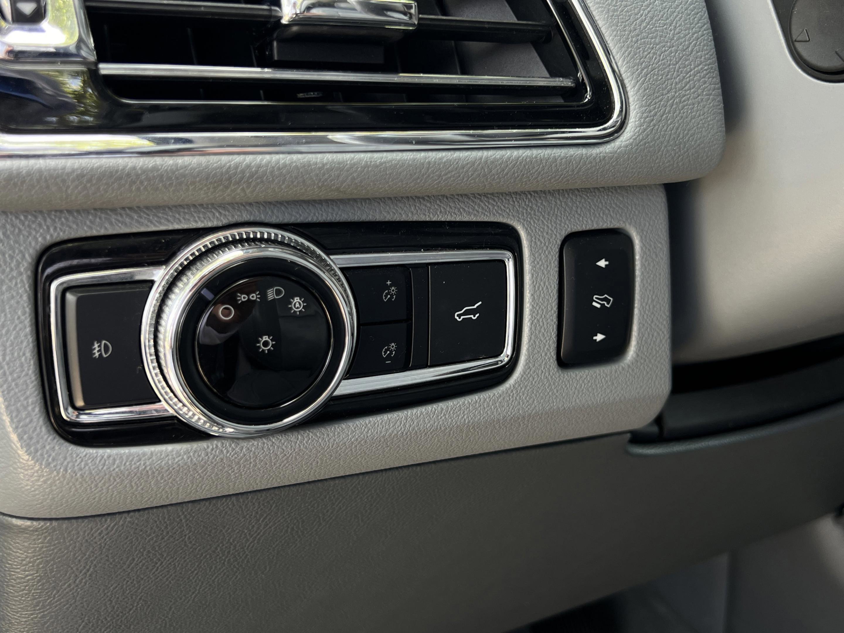Used 2019 Lincoln Navigator Reserve AWD/4WD image 15