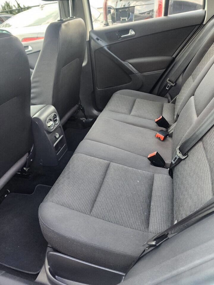 Used 2015 Volkswagen Tiguan S image 11