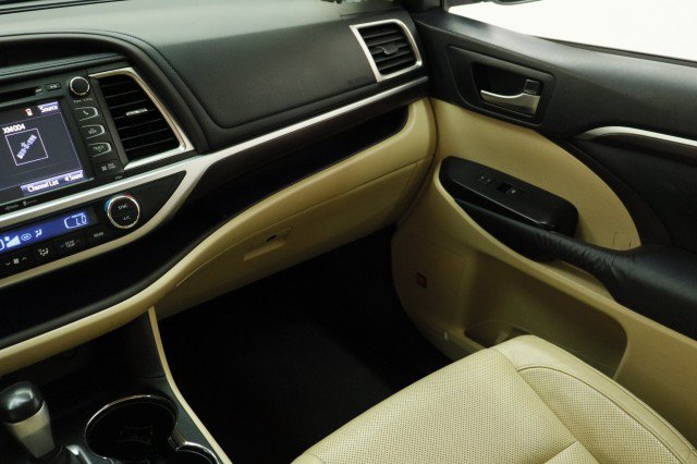 Used 2014 Toyota Highlander Limited FWD image 26