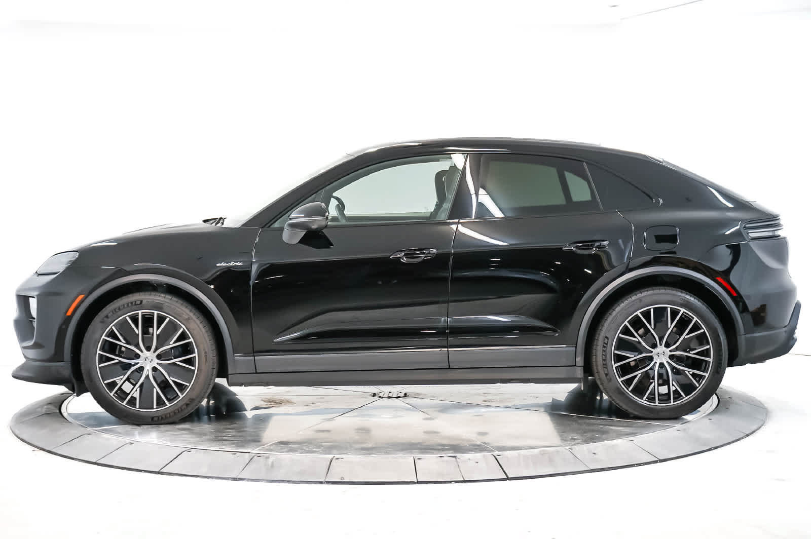 Certified 2026 Porsche Macan Electric RWD image 2