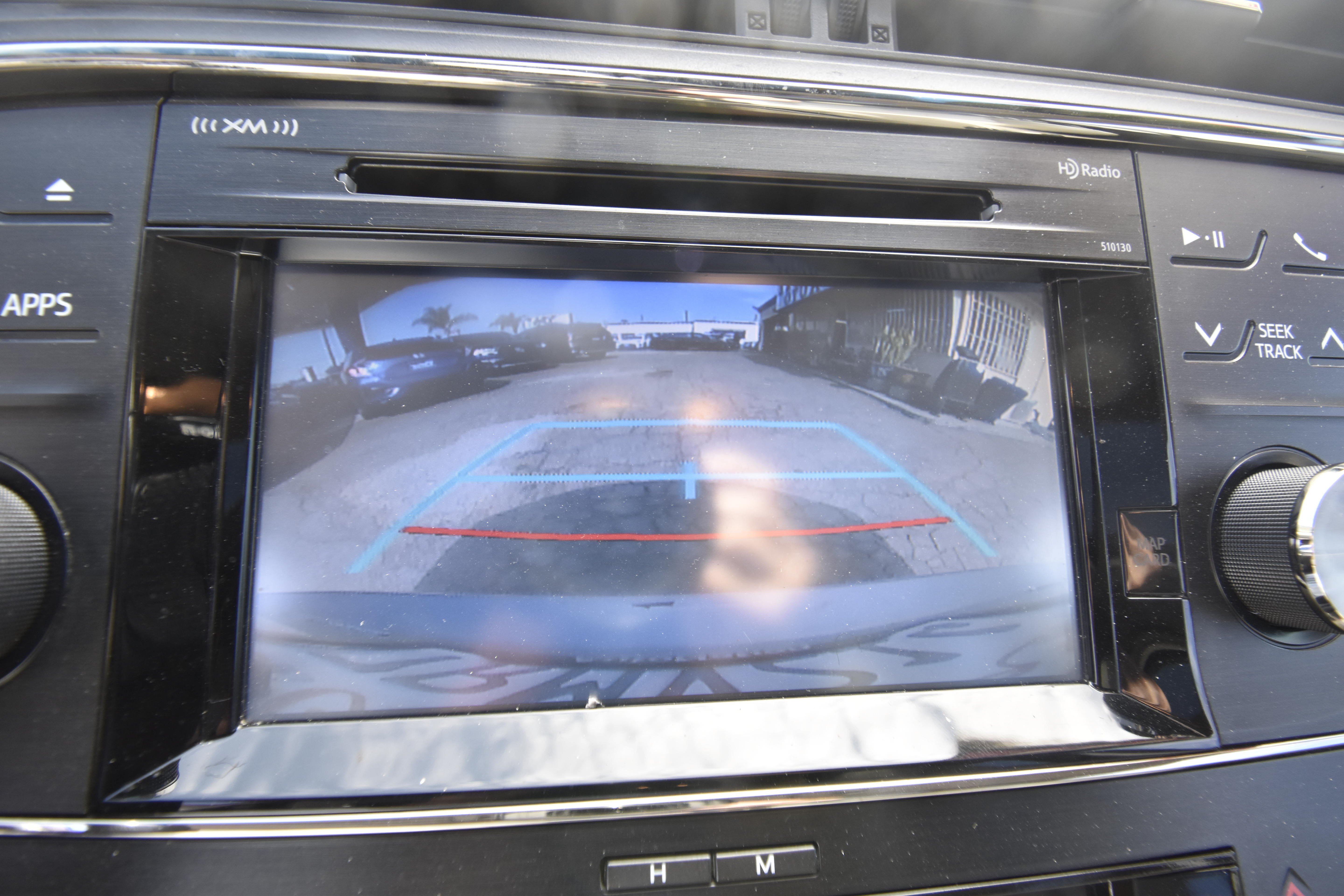 Used 2016 Toyota Avalon XLE Premium w/ Preferred Accessory Package FWD image 12
