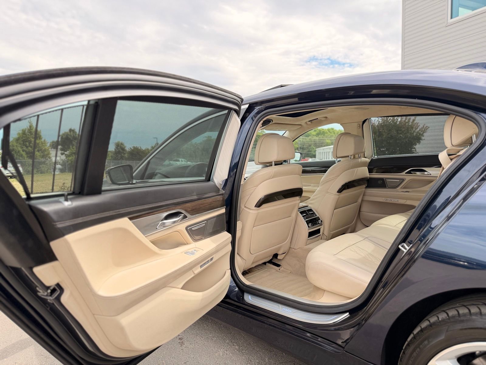 Used 2016 BMW 750i xDrive AWD/4WD image 24