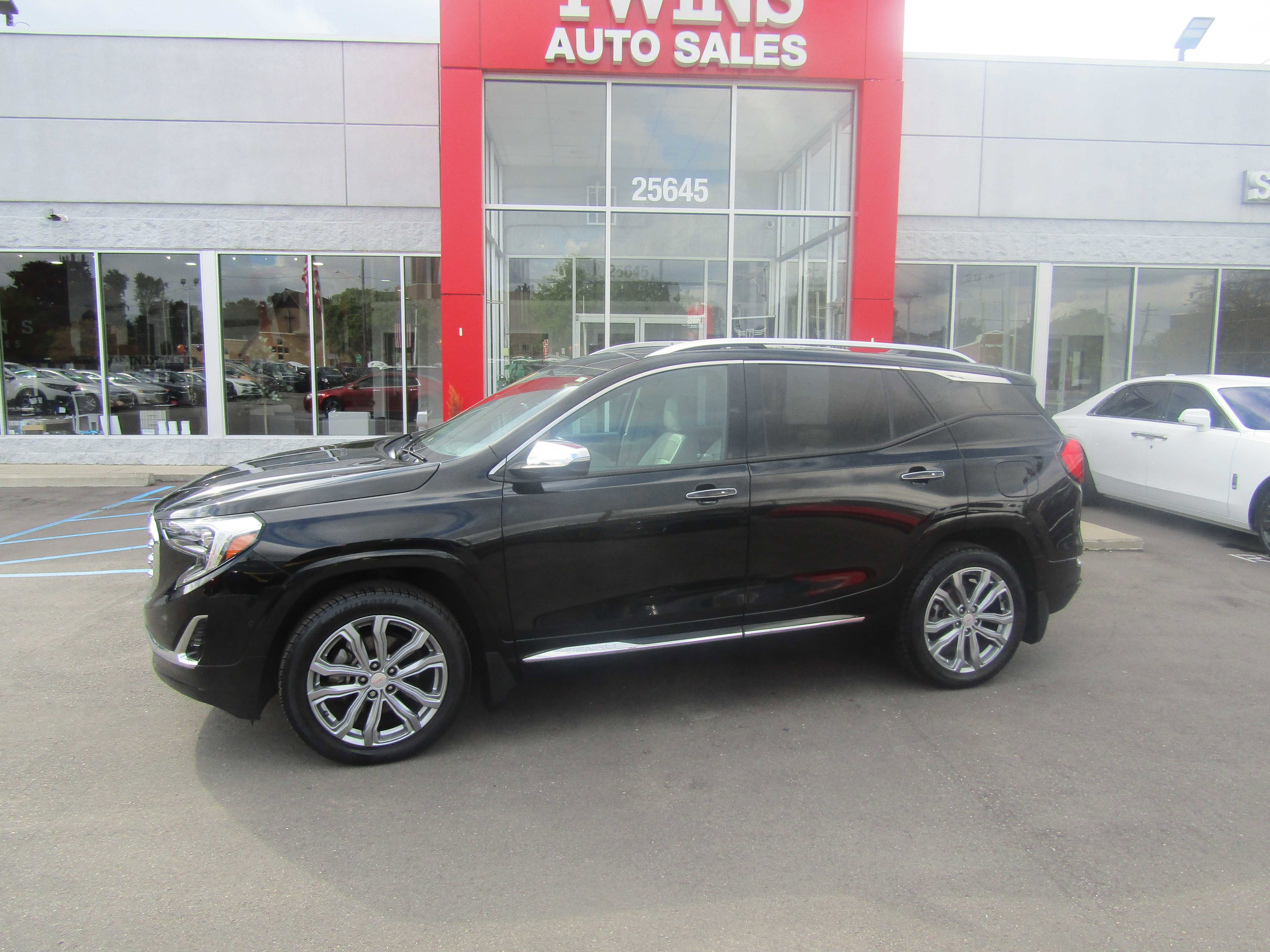 Used 2018 GMC Terrain Denali w/ Advanced Safety Package image 2