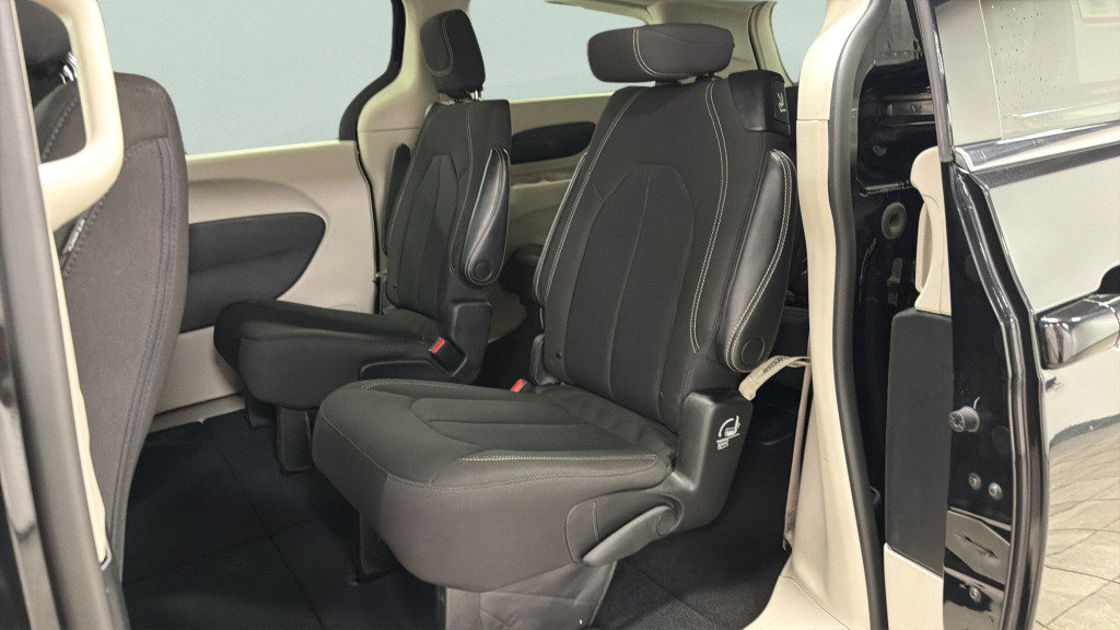 Used 2023 Chrysler Voyager LX FWD image 33
