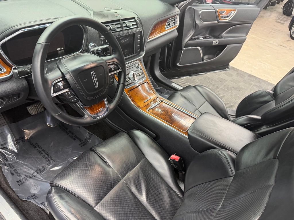 Used 2017 Lincoln Continental Select AWD/4WD image 32
