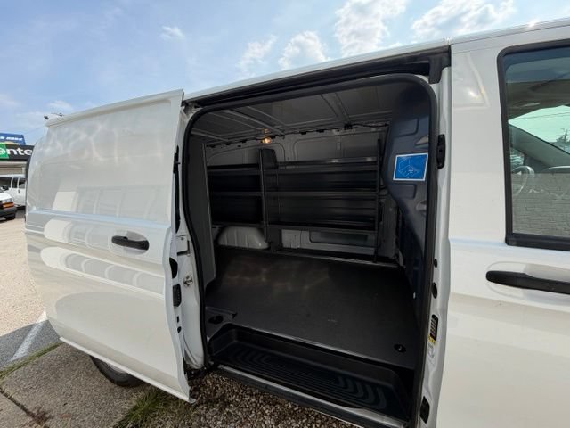 Used 2023 Mercedes-Benz Metris image 4