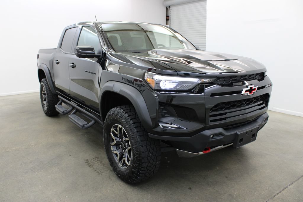 Used 2025 Chevrolet Colorado ZR2 w/ Technology Package AWD/4WD image 6
