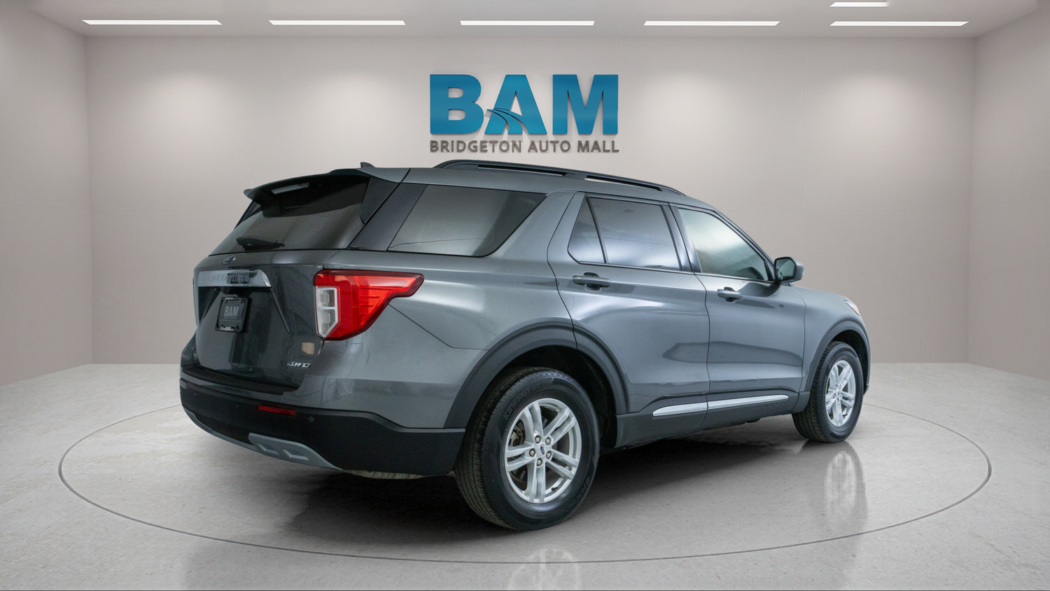 Used 2023 Ford Explorer XLT w/ Equipment Group 202A AWD/4WD image 7