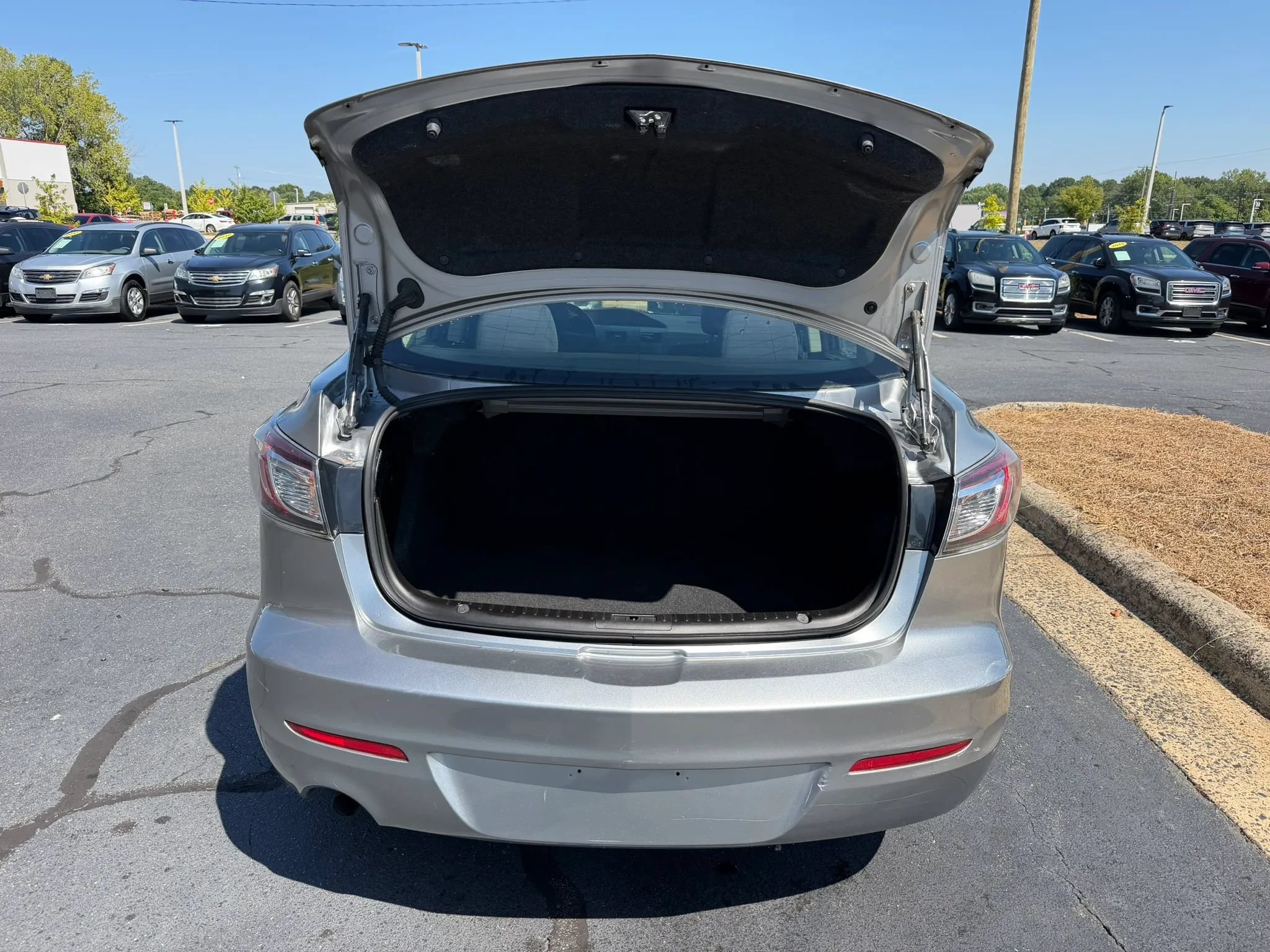 Used 2012 MAZDA MAZDA3 i Sport FWD image 18