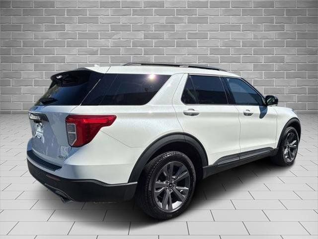 Certified 2023 Ford Explorer XLT w/ Equipment Group 202A AWD/4WD image 3