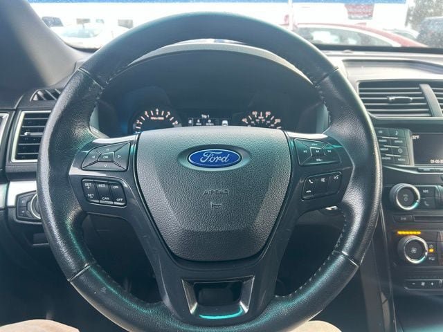 Used 2016 Ford Explorer XLT AWD/4WD image 19