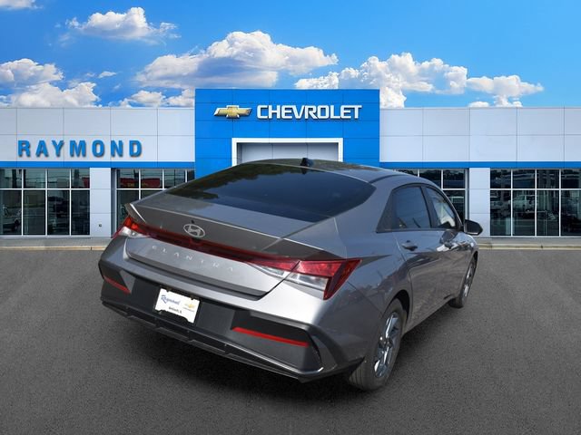 Used 2024 Hyundai Elantra SEL FWD image 4