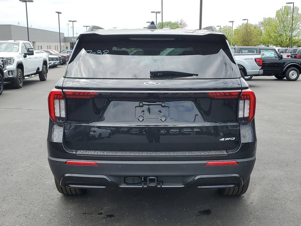 New 2026 Ford Explorer ST-Line w/ ST-Line Street Pack AWD/4WD image 5