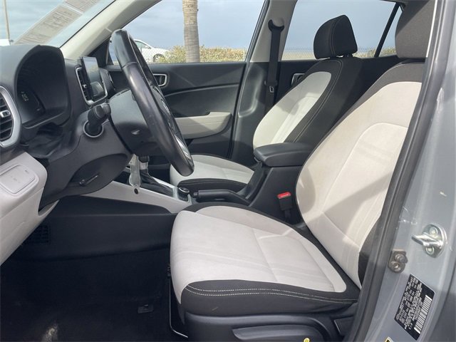 Used 2023 Hyundai Venue SEL image 17