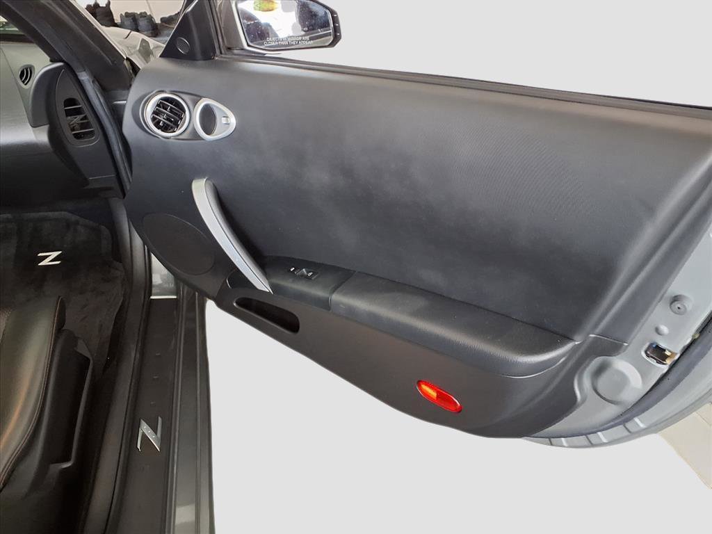 Used 2004 Nissan 350Z Touring image 10