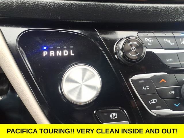 Used 2018 Chrysler Pacifica Touring-L w/ Advanced Safetytec Group image 22