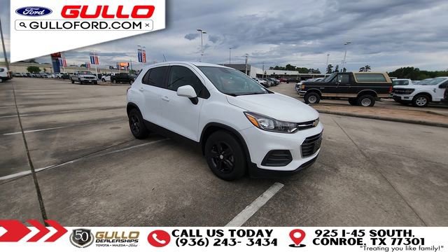 Used 2022 Chevrolet Trax LS w/ Tint and Cruise Package FWD image 2
