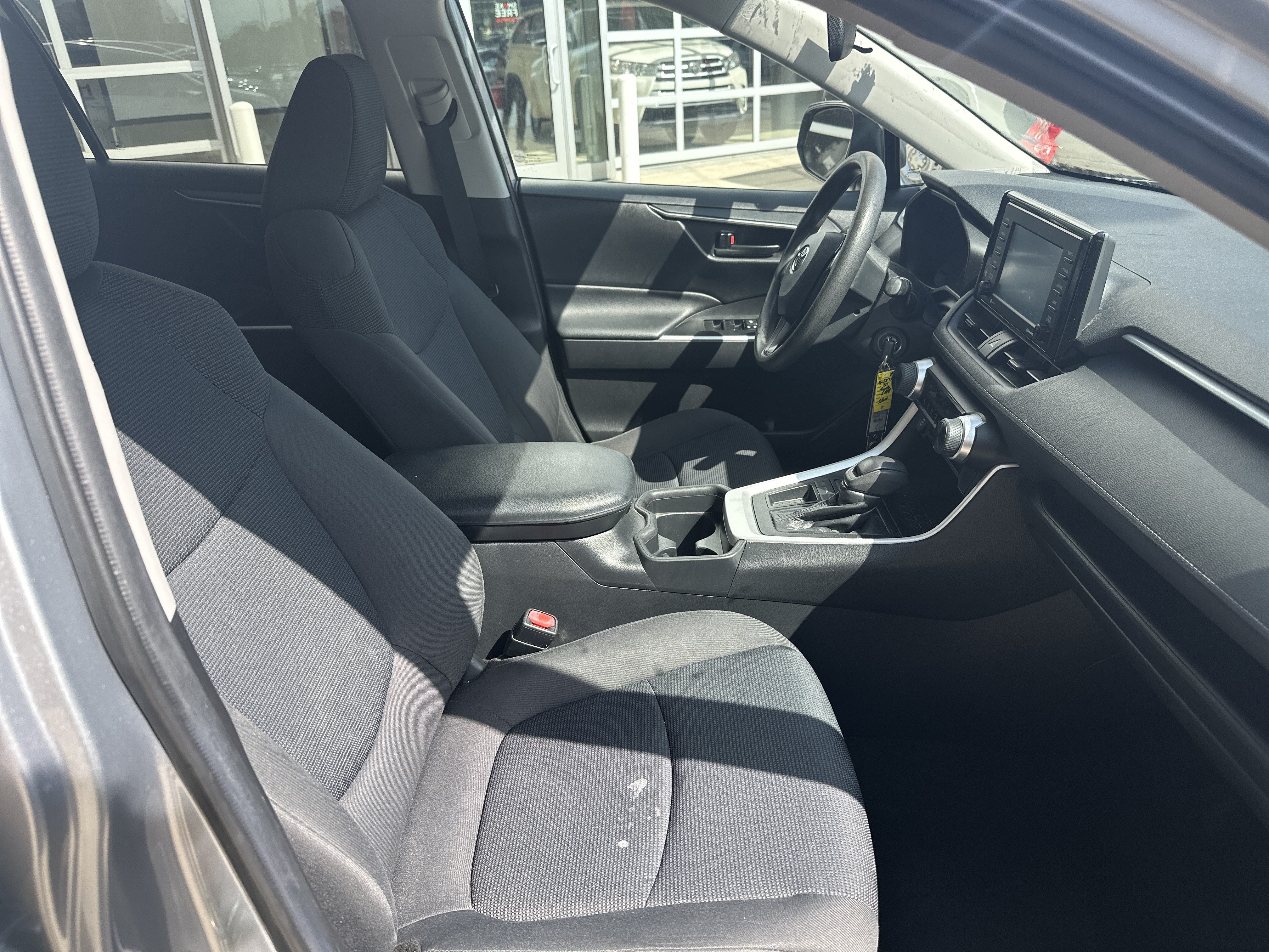 Used 2020 Toyota RAV4 LE FWD image 27