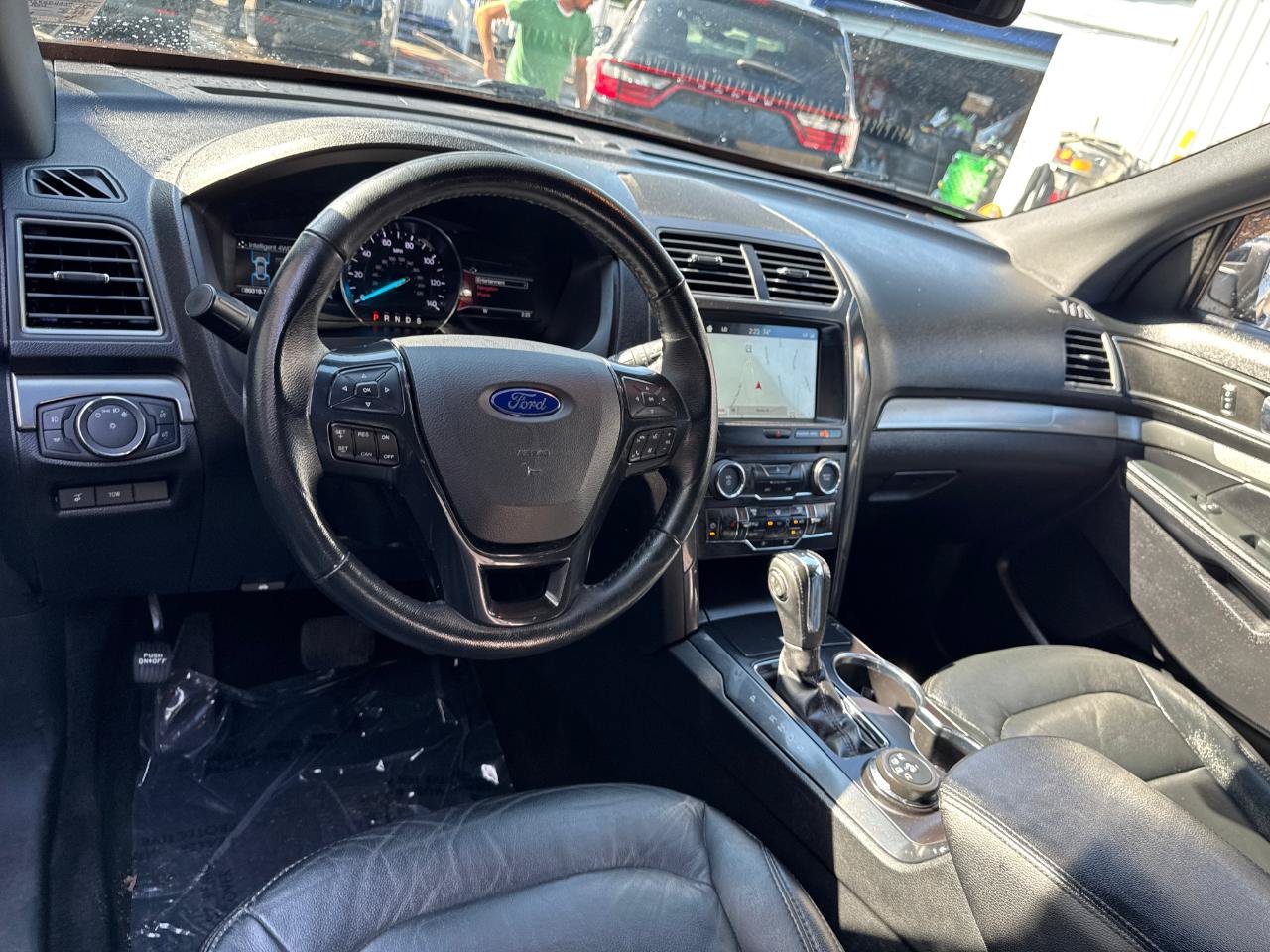 Used 2018 Ford Explorer XLT w/ Equipment Group 202A AWD/4WD image 10