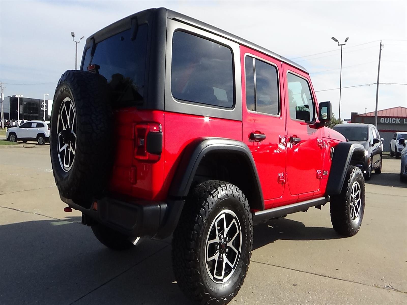 Certified 2025 Jeep Wrangler Unlimited Rubicon w/ Convenience Group AWD/4WD image 7