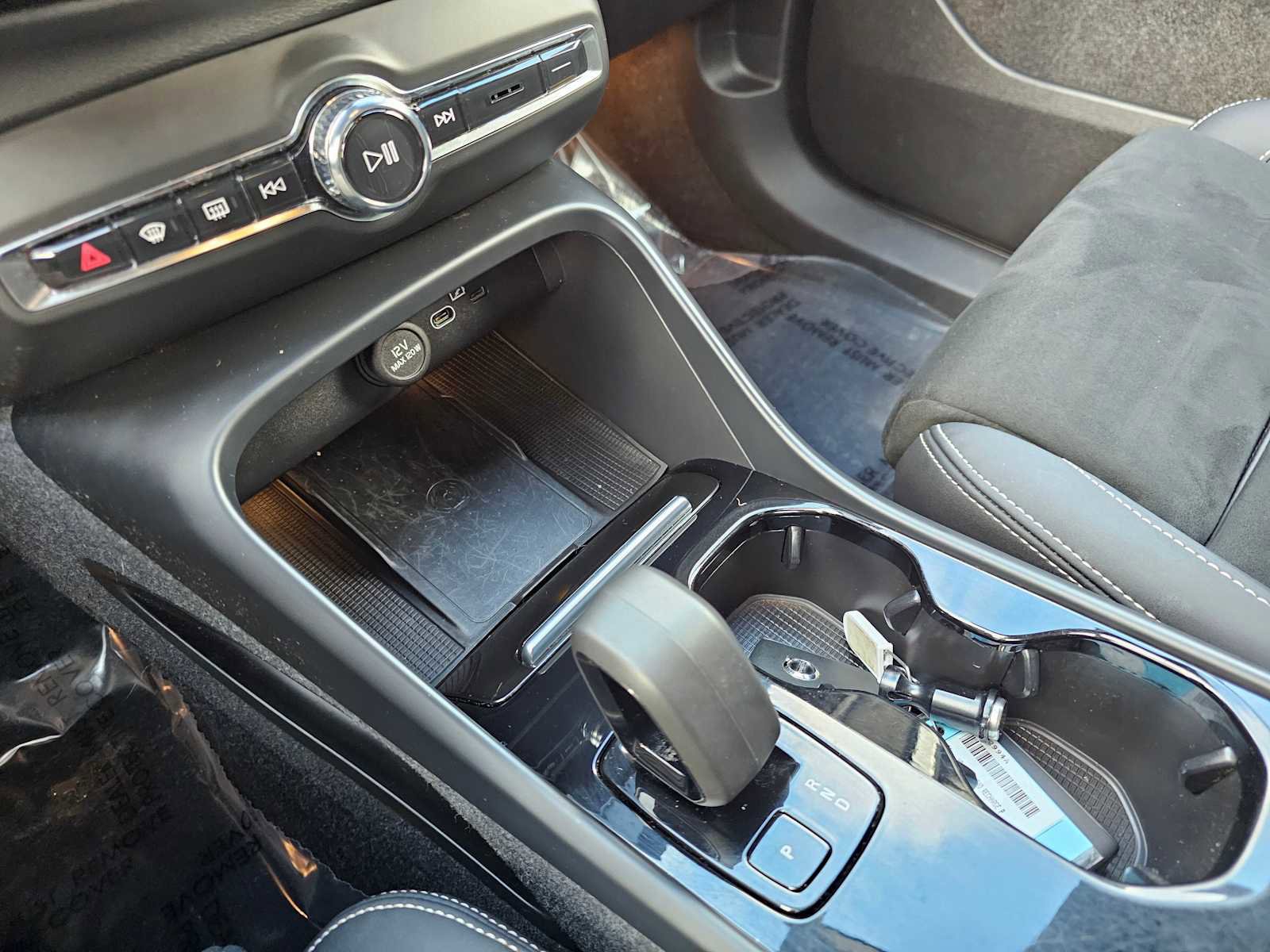 Used 2024 Volvo XC40 Recharge Ultimate w/ Protection Package Premier image 28