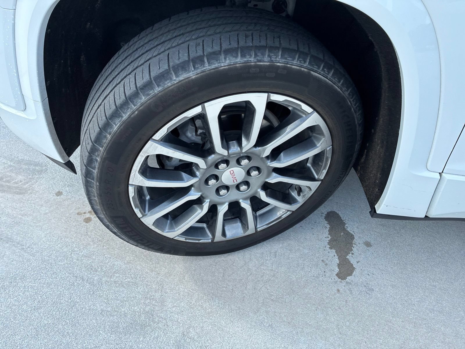 Used 2023 GMC Acadia Denali FWD image 9