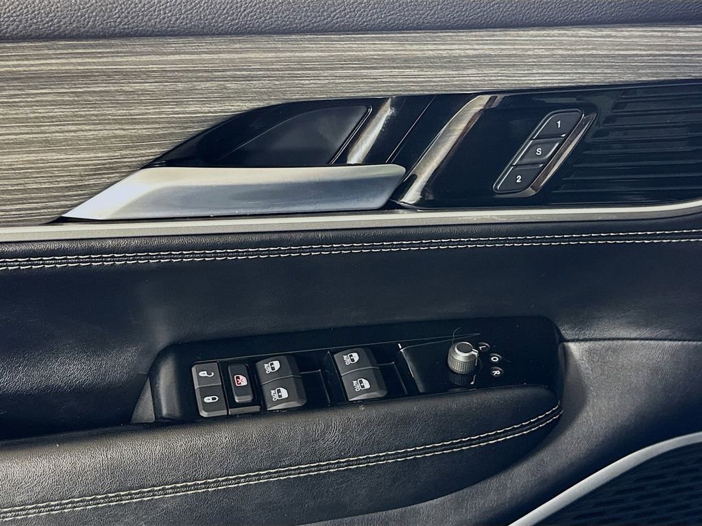 Used 2024 Jeep Wagoneer L Series II w/ Flexible Seating Group image 18