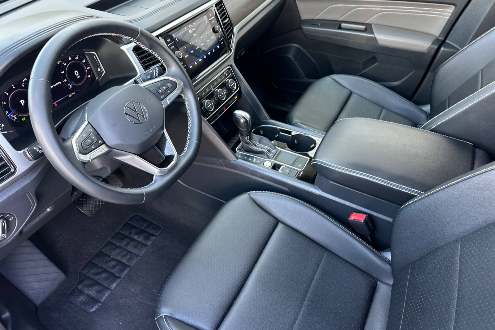 Used 2023 Volkswagen Atlas SE w/ Black Wheel Package FWD image 10