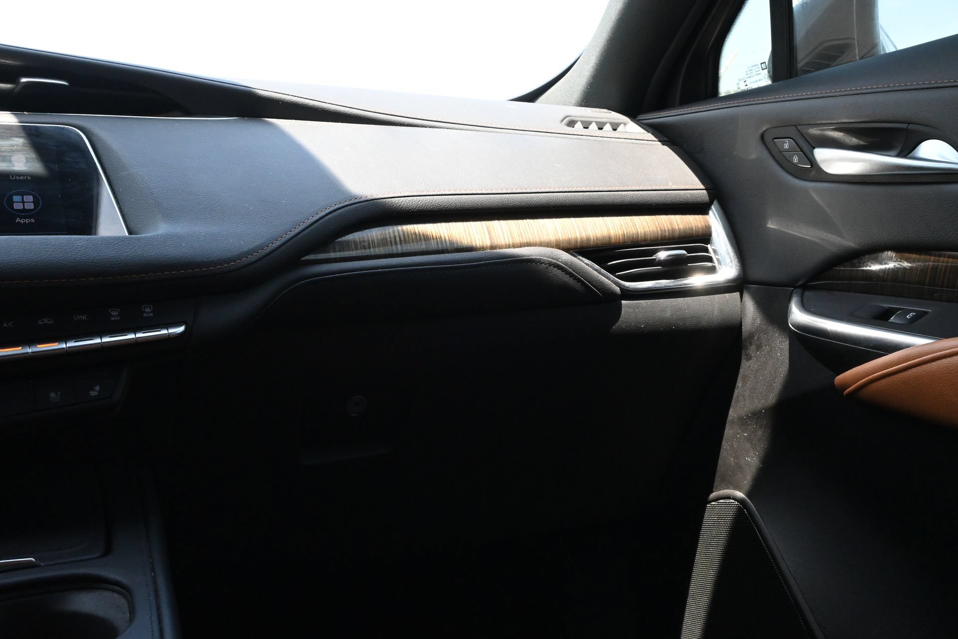 Certified 2023 Cadillac XT4 Sport FWD image 9