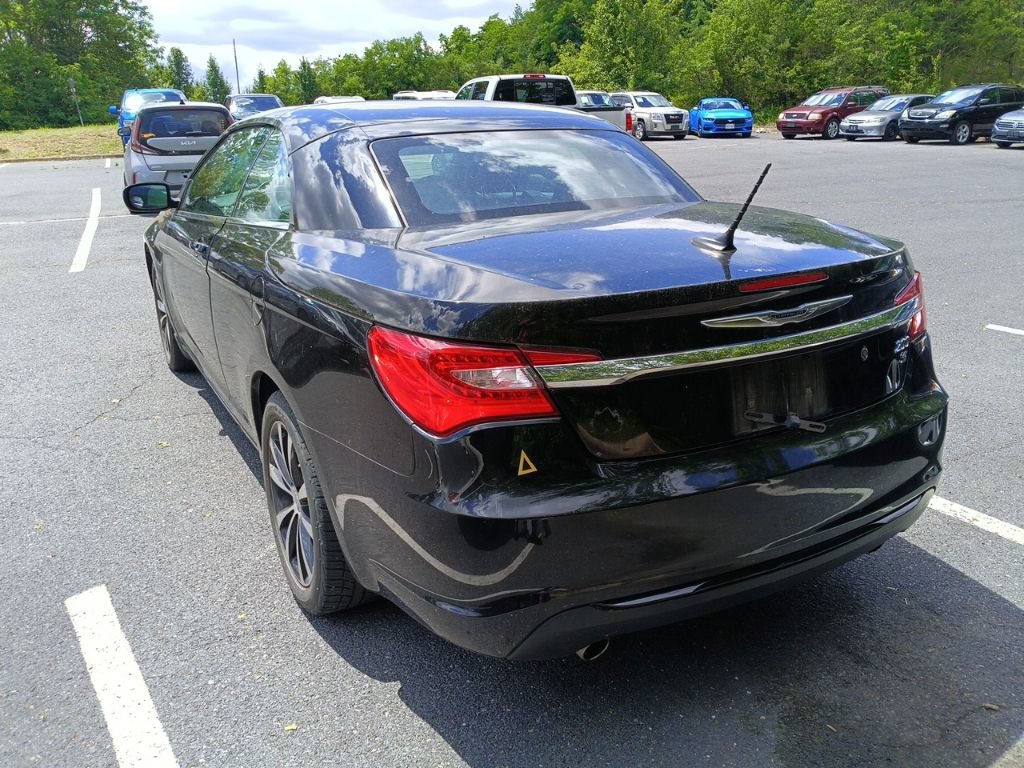 Used 2011 Chrysler 200 S FWD image 3