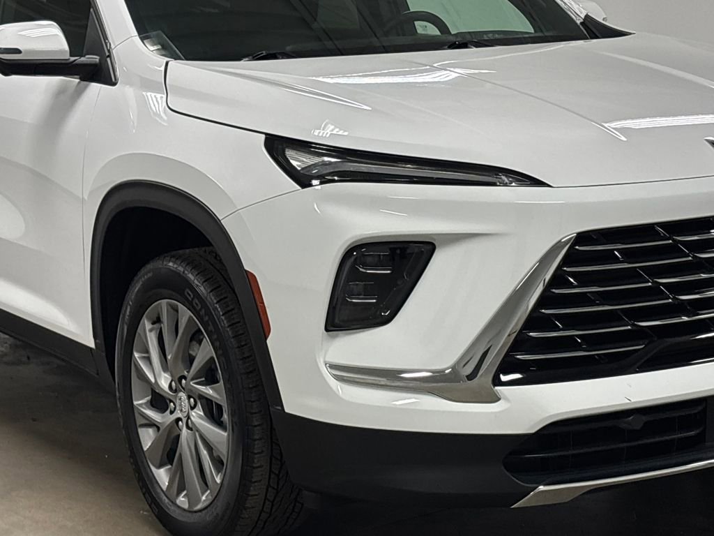 Certified 2025 Buick Enclave Preferred image 5