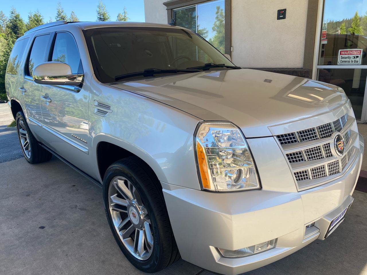 Used 2013 Cadillac Escalade Premium AWD/4WD image 8