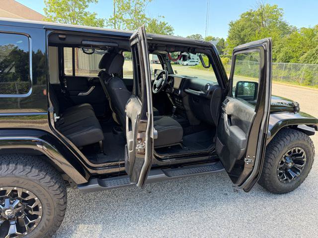Used 2017 Jeep Wrangler Unlimited Sahara w/ Max Tow Package AWD/4WD image 19