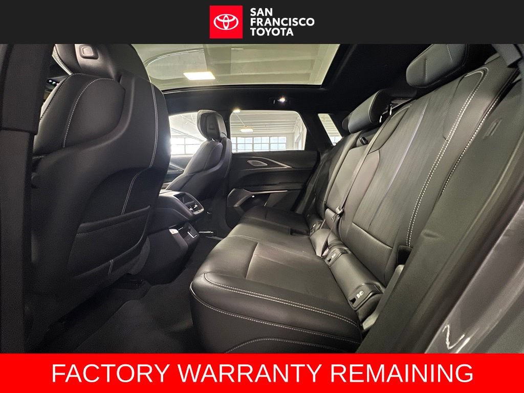 Used 2024 Cadillac Lyriq Luxury RWD image 16