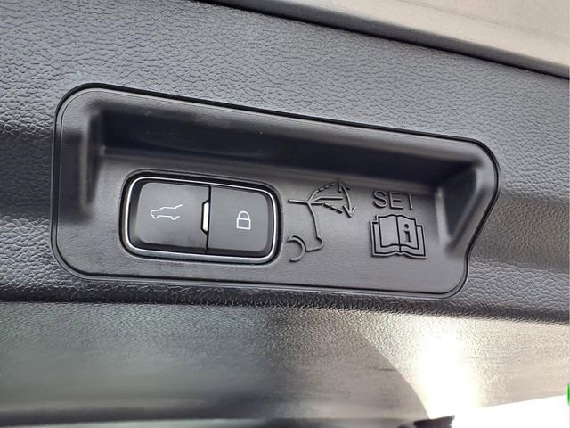 Used 2023 Ford Explorer XLT w/ Equipment Group 202A AWD/4WD image 11